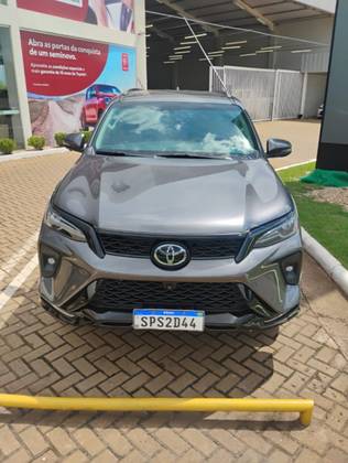 TOYOTA HILUX SW4 2.8 D-4D TURBO DIESEL SRX PLATINUM 7L 4X4 AUTOMÁTICO